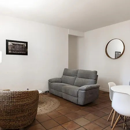 Chez Carca, Au Pied De La Cite *